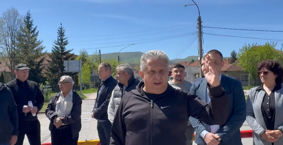 Miletić stao uz narod, nema više nazad, pružni prelaz je prioritet, foto: Niške novine